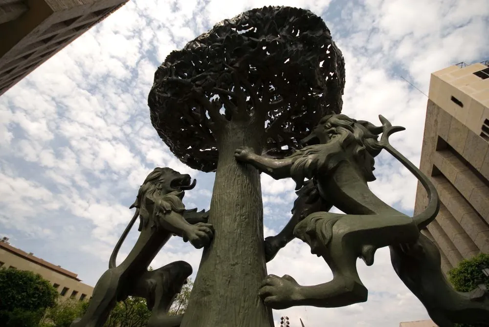 Escultura Del Escudo De Armas De Guadalajara 2