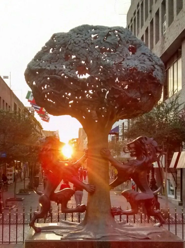 Escultura Del Escudo De Armas De Guadalajara 1