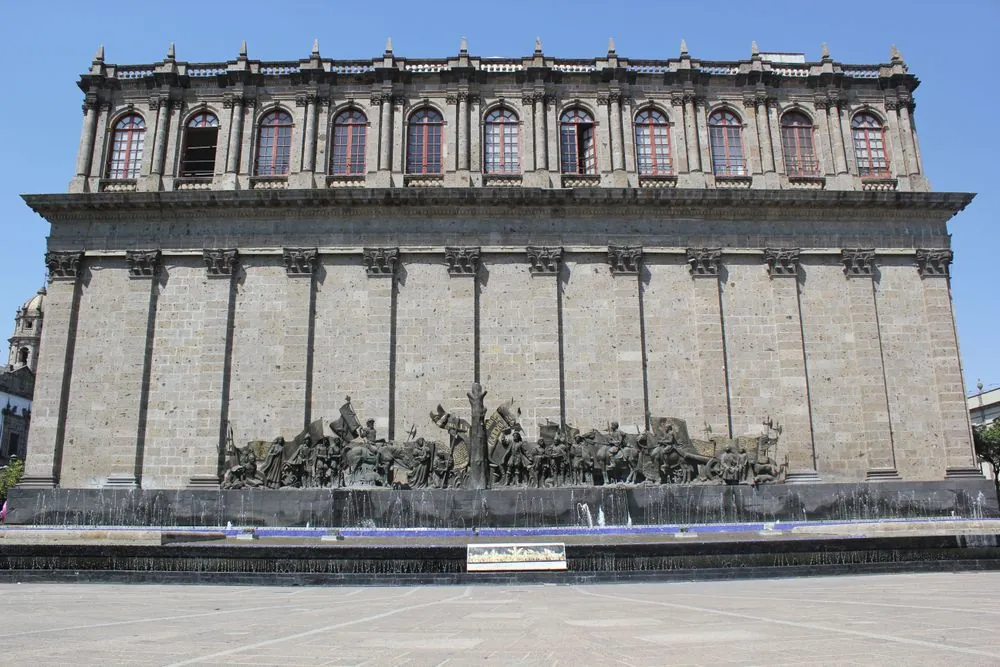 Plaza Fundadores 1