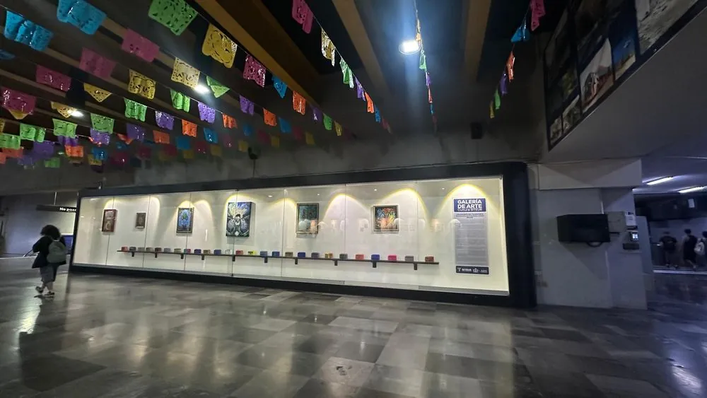 Galeria Estación Juárez Del Tren Ligero 1