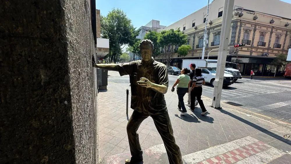 Estatua de Jorge Matute Remus