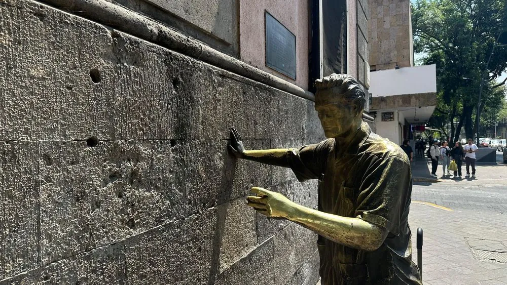 Estatua de Jorge Matute Remus 1