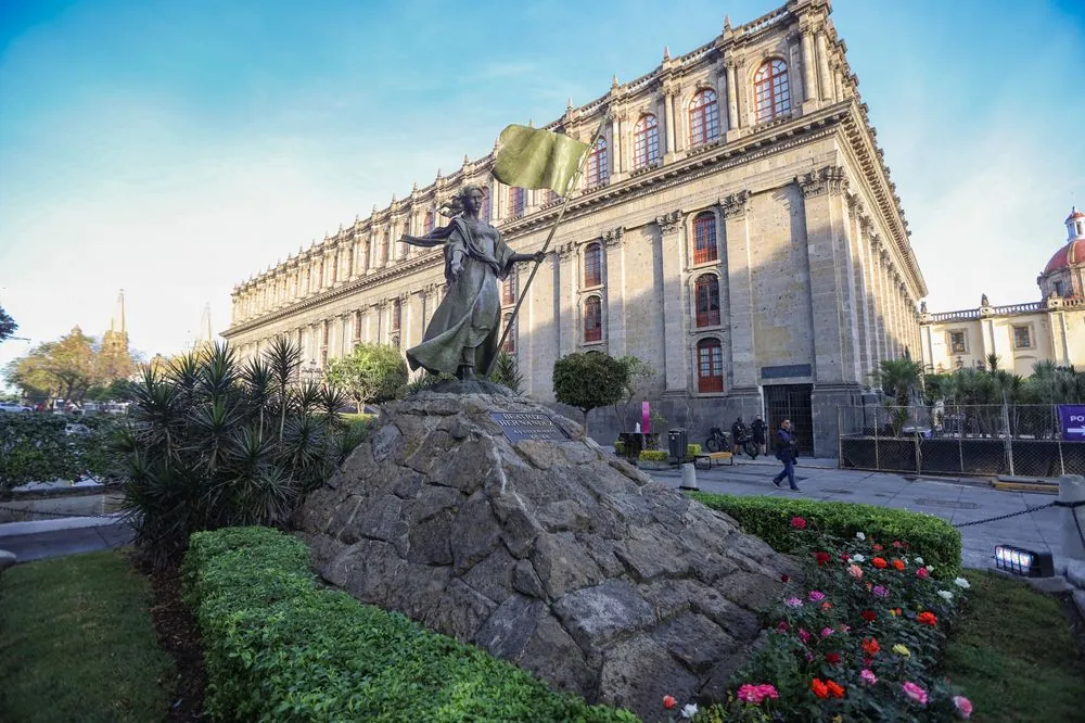 Estatua A Doña Beatriz Hernández 3