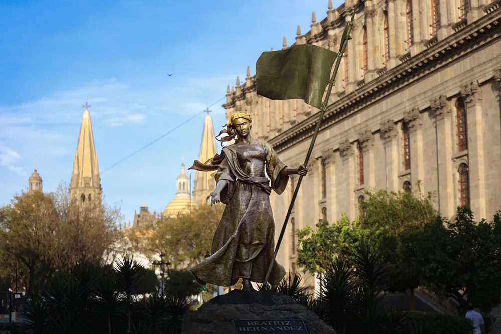 Estatua A Doña Beatriz Hernández
