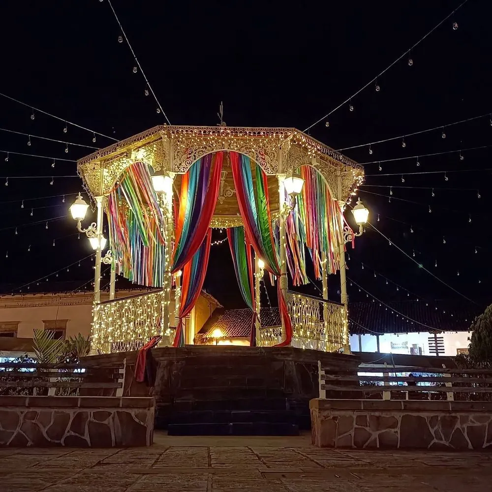 Plaza Principal San Sebastián del Oeste 3