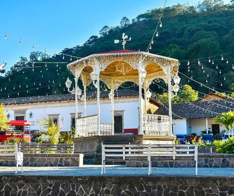 Main square San Sebastián del Oeste 1