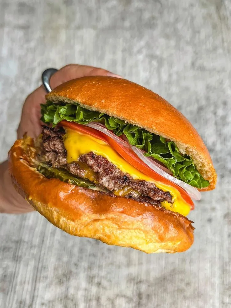 Louie Burger Americana