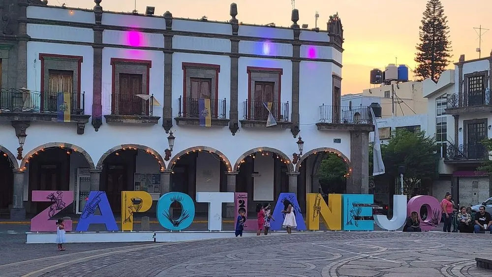 Plaza principal  Zapotlanejo  1