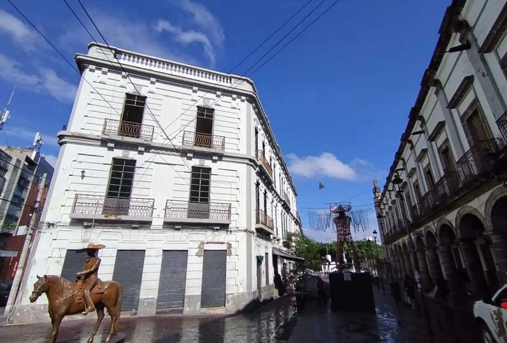 Mariachi Square 1